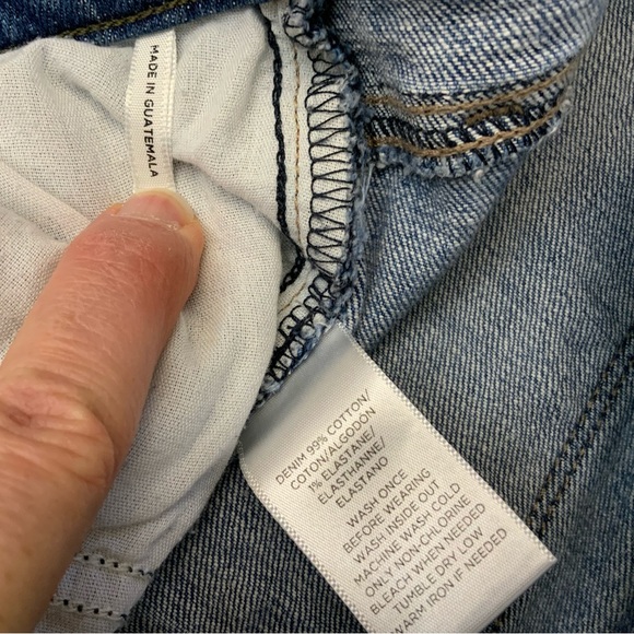 Ann Taylor Loft Relaxed Skinny Jeans 
Size 2/26 
Light Wash Distressed Denim - Picture 9 of 16